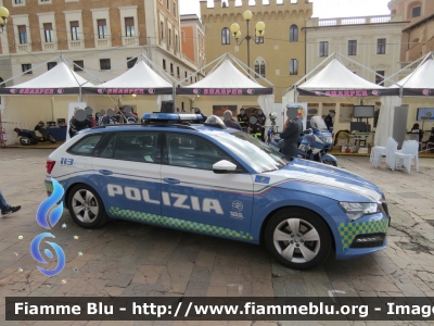 Skoda Superb Wagon III serie restyle
Polizia di Stato
Polizia Stradale in servizio sulla A24/A25 "Strada Dei Parchi"
POLIZIA M6643
Parole chiave: Skoda Superb_Wagon_IIIserie_restyle POLIZIAM6643