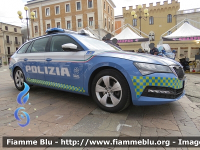 Skoda Superb Wagon III serie restyle
Polizia di Stato
Polizia Stradale in servizio sulla A24/A25 "Strada Dei Parchi"
POLIZIA M6643
Parole chiave: Skoda Superb_Wagon_IIIserie_restyle POLIZIAM6643