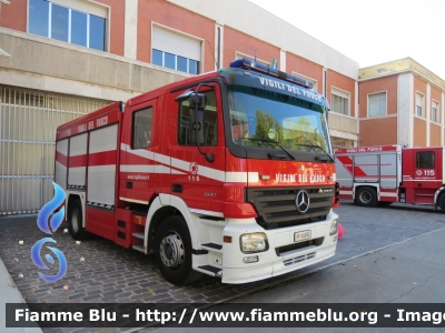 Mercedes-Benz Actros 1841 II serie
Vigili del Fuoco
Comando Provinciale di Pescara
AutoPompaSerbatoio Allestimento BAI
VF 24506
Parole chiave: Mercedes-Benz Actros_1841_IIserie VF24506