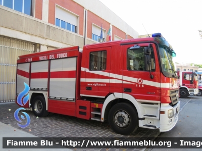 Mercedes-Benz Actros 1841 II serie
Vigili del Fuoco
Comando Provinciale di Pescara
AutoPompaSerbatoio Allestimento BAI
VF 24506
Parole chiave: Mercedes-Benz Actros_1841_IIserie VF24506