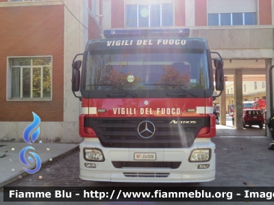 Mercedes-Benz Actros 1841 II serie
Vigili del Fuoco
Comando Provinciale di Pescara
AutoPompaSerbatoio Allestimento BAI
VF 24506
Parole chiave: Mercedes-Benz Actros_1841_IIserie VF24506