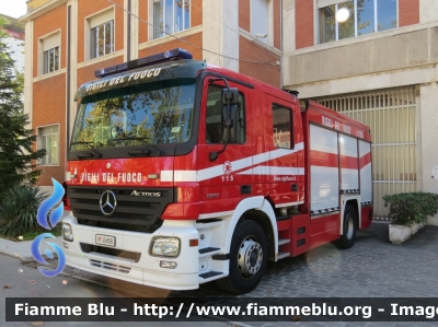 Mercedes-Benz Actros 1841 II serie
Vigili del Fuoco
Comando Provinciale di Pescara
AutoPompaSerbatoio Allestimento BAI
VF 24506
Parole chiave: Mercedes-Benz Actros_1841_IIserie VF24506