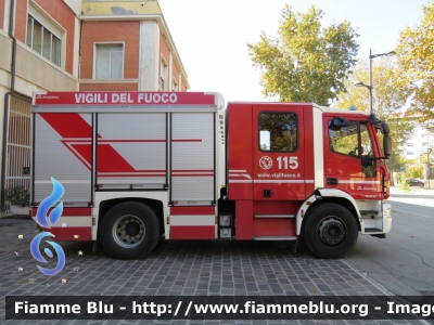 Iveco EuroCargo MaxiCity 180E30 III serie 
Vigili del Fuoco
Comando Provinciale di Pescara
AutoPompaSerbatoio Allestimento Magirus
VF 29249
Parole chiave: Iveco EuroCargo_MaxiCity_180_IIIserie Vf29249