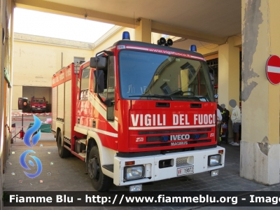 Iveco CityEuroFire I serie
Vigili Del Fuoco
Comando Provinciale di Pescara
AutoPompaSerbatoio Allestimento Iveco-Magirus
VF 19872
Parole chiave: Iveco CityEuroFire_Iserie VF19872