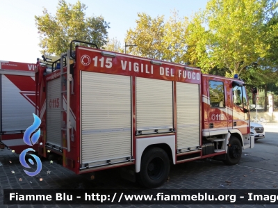 Iveco CityEuroFire 100E21 I serie
Vigili del Fuoco
Comando Provinciale di Pescara
AutoPompaSerbatoio Allestimento Iveco_Magirus 
VF 20163
Parole chiave: Iveco CityEuroFire_100E21_Iserie VF20163