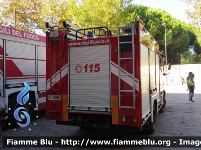 Iveco CityEuroFire 100E21 I serie
Vigili del Fuoco
Comando Provinciale di Pescara
AutoPompaSerbatoio Allestimento Iveco_Magirus 
VF 20163
Parole chiave: Iveco CityEuroFire_100E21_Iserie VF20163