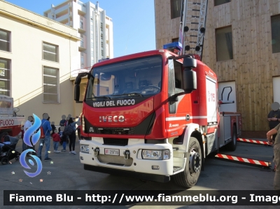 Iveco EuroCargo 180E32 IV serie
Vigili del Fuoco
Comando Provinciale di Pescara
AutoScala M39L da 39Mt
Allestimento Magirus
VF 29716
Parole chiave: Iveco EuroCargo_180E32_IVserie VF29716