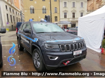 Jeep Grand Cherokee
Polizia Penitenziaria
Servizio Traduzioni e Piantonamenti
Allestimento Autocarrozzeria Moderna 
POLIZIA PENITENZIARIA 999 AG
Parole chiave: Jeep Grand_Cherokee POLIZIAPENITENZIARIA999AG