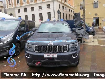 Jeep Grand Cherokee
Polizia Penitenziaria
Servizio Traduzioni e Piantonamenti
Allestimento Autocarrozzeria Moderna 
POLIZIA PENITENZIARIA 999 AG
Parole chiave: Jeep Grand_Cherokee POLIZIAPENITENZIARIA999AG