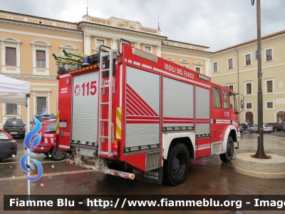 Iveco EuroFire 140E28 4x4 I serie
Vigili del Fuoco
Comando Provinciale di L'Aquila
AutoPompaSerbatoio Allestimento Iveco-Magirus 
VF 22699
Parole chiave: Iveco EuroFire_140E28_4x4_Iserie VF22699