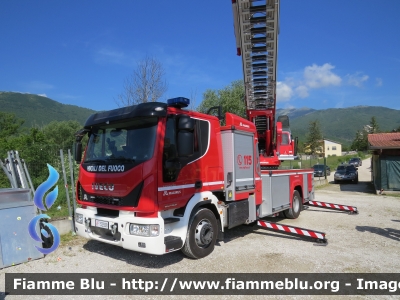 IvecoEuroCargo 160E32 IV serie
Vigili Del Fuoco
Comando Provinciale di L'Aquila
AutoScala articolata M32L-AS da 32 Metri
allestimento Magirus
VF 32928
Parole chiave: Iveco EuroCargo_160E32_IVserie VF32928