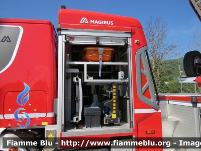 IvecoEuroCargo 160E32 IV serie
Vigili Del Fuoco
Comando Provinciale di L'Aquila
AutoScala articolata M32L-AS da 32 Metri
allestimento Magirus
VF 32928
Parole chiave: Iveco EuroCargo_160E32_IVserie VF32928