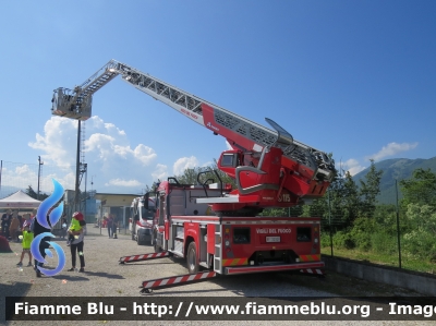 IvecoEuroCargo 160E32 IV serie
Vigili Del Fuoco
Comando Provinciale di L'Aquila
AutoScala articolata M32L-AS da 32 Metri
allestimento Magirus
VF 32928
Parole chiave: Iveco EuroCargo_160E32_IVserie VF32928