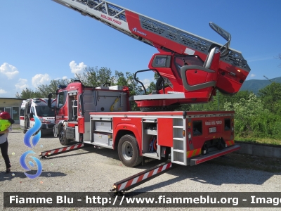 IvecoEuroCargo 160E32 IV serie
Vigili Del Fuoco
Comando Provinciale di L'Aquila
AutoScala articolata M32L-AS da 32 Metri
allestimento Magirus
VF 32928
Parole chiave: Iveco EuroCargo_160E32_IVserie VF32928