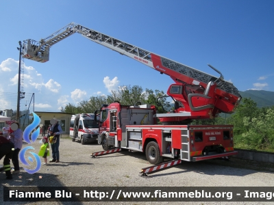 IvecoEuroCargo 160E32 IV serie
Vigili Del Fuoco
Comando Provinciale di L'Aquila
AutoScala articolata M32L-AS da 32 Metri
allestimento Magirus
VF 32928
Parole chiave: Iveco EuroCargo_160E32_IVserie VF32928