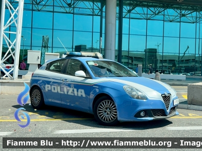 Alfa Romeo Nuova Giulietta Restyle 
Polizia di Stato 
Allestimento NCT Nuova Carrozzeria Torinese 
POLIZIA M4300
Parole chiave: Alfa-Romeo Nuova_Giulietta_restyle POLIZIAM4300