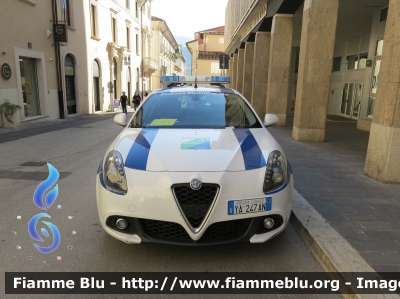 Alfa Romeo Nuova Giulietta restyle
Polizia Municipale
Comune di L'Aquila
POLIZIA LOCALE YA 247 AN
Parole chiave: Alfa-Romeo Nuova_Giuletta_restyle POLIZIALOCALEYA247AN