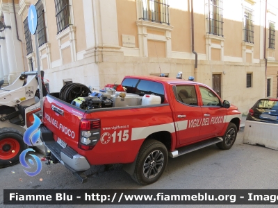 Mitsubishi L200 V serie restyle
Vigili del Fuoco
Comando Provinciale di L'Aquila
Allestimento Totani
VF 32800
Parole chiave: Mitsubishi L200_Vserie_restyle VF32800