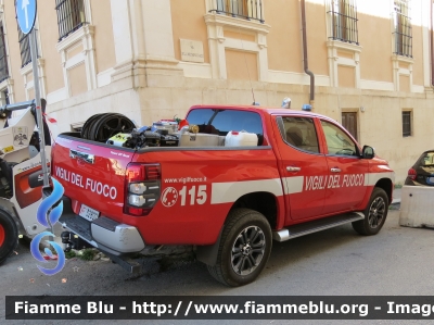 Mitsubishi L200 V serie restyle
Vigili del Fuoco
Comando Provinciale di L'Aquila
Allestimento Totani
VF 32800
Parole chiave: Mitsubishi L200_Vserie_restyle VF32800