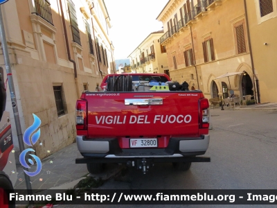 Mitsubishi L200 V serie restyle
Vigili del Fuoco
Comando Provinciale di L'Aquila
Allestimento Totani
VF 32800
Parole chiave: Mitsubishi L200_Vserie_restyle VF32800