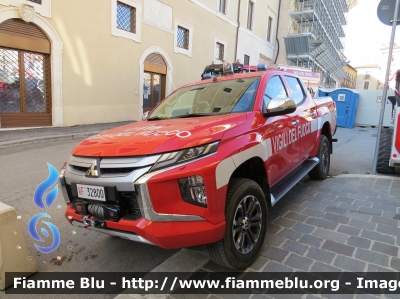 Mitsubishi L200 V serie restyle
Vigili del Fuoco
Comando Provinciale di L'Aquila
Allestimento Totani
VF 32800
Parole chiave: Mitsubishi L200_Vserie_restyle VF32800