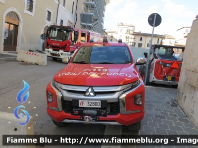 Mitsubishi L200 V serie restyle
Vigili del Fuoco
Comando Provinciale di L'Aquila
Allestimento Totani
VF 32800
Parole chiave: Mitsubishi L200_Vserie_restyle VF32800