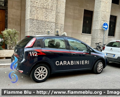 Fiat Punto Evo 
Carabinieri 
Comando Carabinieri Banca D’Italia 
CC CT 265
Parole chiave: Fiat Punto_Evo CCCT265