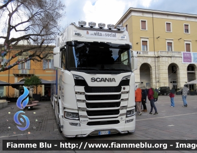 Scania 530S 
Polizia di Stato
Polizia Postale e delle Comunicazioni
Campagna di sensibilizazione 
"Una Vita da Social XI edizione"
Parole chiave: Scania 530S