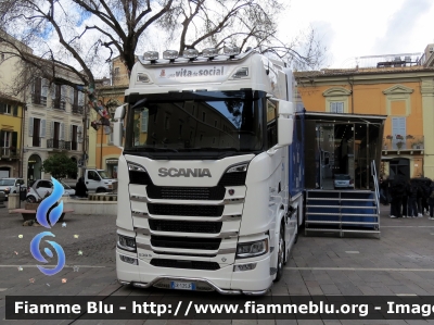 Scania 530S 
Polizia di Stato
Polizia Postale e delle Comunicazioni
Campagna di sensibilizazione 
"Una Vita da Social XI edizione"
Parole chiave: Scania 530S