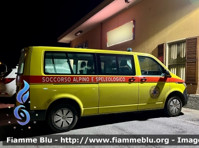 Volkswagen Transporter T6 restyle
Corpo Nazionale Soccorso Alpino e Speleologico 
Regione Toscana 
Allestimento Bartolini&Bellezza2
Decorazione Grafica Nadia Ferracci

Parole chiave: Volkswagen Trasporter_T6_restyle