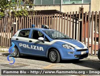 Fiat Punto VI serie
Polizia di Stato 
Allestimento NCT Nuova Carrozzeria Torinese 
POLIZIA N5531
Parole chiave: Fiat Punto_Viserie PILIZIAN5531