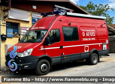 Iveco Daily V serie 
Vigili del Fuoco 
Comando Provinciale di L’Aquila 
AutoFurgone/Unitá di Crisi Locale 
Allestimento Iveco-Magirus 
VF 27001
Parole chiave: Iveco Daily_Vserie VF27001