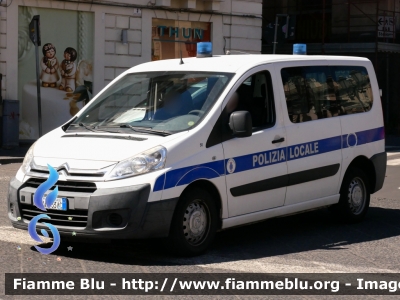 Citroen Jumpy III serie
Polizia Locale
Comune di Catania
Allestimento Ciabilli
Codice automezzo: 50
POLIZIA LOCALE YA 153 AC
Parole chiave: Citroen Jumpy_IIIserie POLIZIALOCALEYA153AC YA153AC