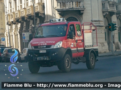 Iveco Daily 4x4 IV serie restyle
Vigili del Fuoco
Antincendio Boschivo
Allestimento Iveco-Magirus
Acquistato dal Dipartimento Regionale della Protezione Civile della Regione Sicilia
VF 26372
Parole chiave: Iveco Daily_4x4_IVserie_restyle VF26372