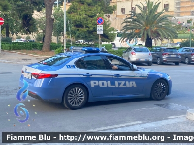 Alfa Romeo Nuova Giulia
Polizia di Stato
Squadra Volante
Allestimento FCA
POLIZIA M7250
Parole chiave: Alfa-Romeo Nuova_Giulia POLIZIAM7250