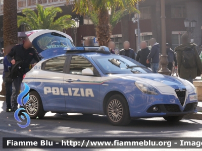 Alfa Romeo Nuova Giulietta restyle
Polizia di Stato
Squadra Volante
Allestimento NCT Nuova Carrozzeria Torinese
Decorazione Grafica Artlantis
POLIZIA M3872
Parole chiave: Alfa-Romeo Nuova_Giulietta_restyle POLIZIAM3872