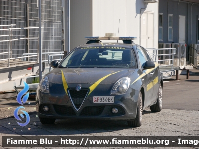 Alfa Romeo Nuova Giulietta
Guardia di Finanza
Allestita NCT Nuova Carrozzeria Torinese
GdiF 934 BK
Parole chiave: Alfa-Romeo Nuova_Giulietta GdiF934BK