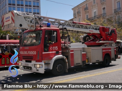 Iveco EuroFire 150E28 II serie
Vigili del Fuoco
Comando Provinciale di Catania
AutoScala da 30 metri allestimento Iveco-Magirus
VF 23437
Parole chiave: Iveco EuroFire_150E28_IIserie VF23437