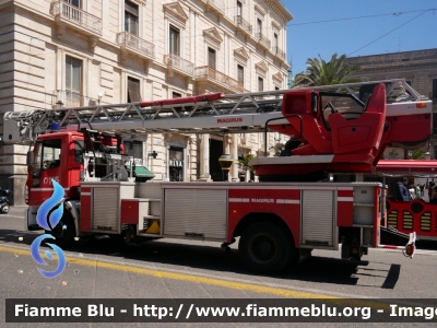 Iveco EuroFire 150E28 II serie
Vigili del Fuoco
Comando Provinciale di Catania
AutoScala da 30 metri allestimento Iveco-Magirus
VF 23437
Parole chiave: Iveco EuroFire_150E28_IIserie VF23437