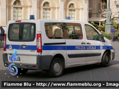 Citroen Jumpy III serie
Polizia Locale
Comune di Catania
Allestimento Ciabilli
Codice automezzo: 50
POLIZIA LOCALE YA 153 AC
Parole chiave: Citroen Jumpy_IIIserie PoliziaLocaleYA153AC