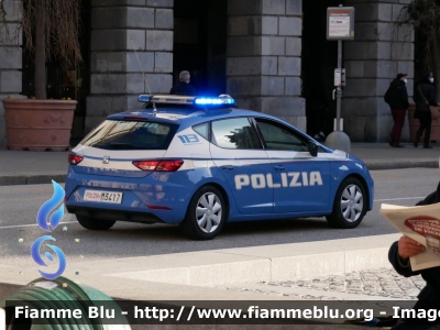 Seat Leon III serie restyle
Polizia di Stato
Squadra Volante
Allestimento NCT Nuova Carrozzeria Torinese
Decorazione Grafica Artlantis
POLIZIA M3417
Parole chiave: Seat Leon_III_serierestyle POLIZIAM3417