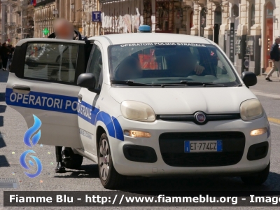 Fiat Nuova Panda II serie
Polizia Locale
Comune di Catania
Operatori Polizia Stradale
Codice automezzo: 48
Parole chiave: Fiat Nuova_Panda_IIserie