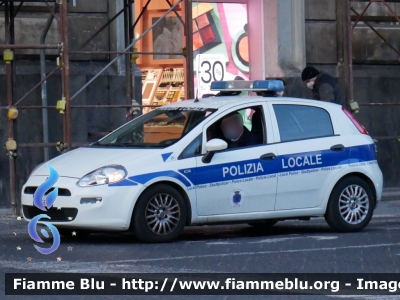 Fiat Punto VI serie
Polizia Locale
Comune di Catania
Codice automezzo: 26
POLIZIA LOCALE YA 166 AG
Parole chiave: Fiat Punto_VIserie POLIZIALOCALEYA166AG YA166AG