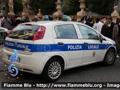 Fiat Grande Punto
Polizia Locale
Comune di Catania
Codice automezzo: 15
POLIZIA LOCALE YA 545 AD
Parole chiave: Fiat Grande_Punto PoliziaLocaleYA545AD