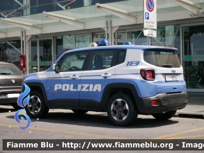 Jeep Renegade
Polizia di Stato
Allestimento NCT Nuova Carrozzeria Torinese
Decorazione Grafica Artlantis
POLIZIA N5941
Parole chiave: Jeep Renegade POLIZIAN5941