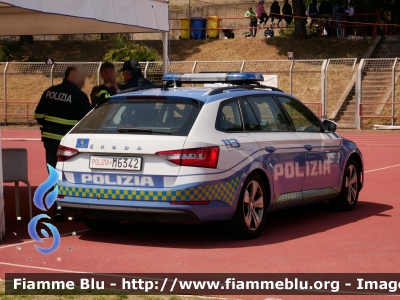 Skoda Superb Wagon III serie restyle
Polizia di Stato
Polizia Stradale
Decorazione Grafica Artlantis
POLIZIA M6342
Parole chiave: Skoda Superb_Wagon_IIIserie_restyle M6342