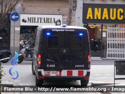 Mercedes-Benz Sprinter III serie restyle
España - Spagna
Mossos d'Esquadra
Brigada Mòbil
CME 0181
Parole chiave: Mercedes-Benz Sprinter_IIIserie_restyle CME0181