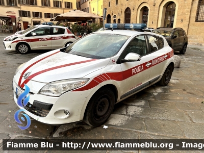 Renault Megane III serie
Polizia Municipale Firenze
CODICE AUTOMEZZO: 54
POLIZIA LOCALE YA005AG
Parole chiave: Toscana (FI) Polizia_Locale Renault Megane_IIIserie POLIZIALOCALEYA005AG