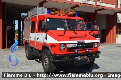 Iveco VM90
Vigili del Fuoco
Comando Provinciale di Pordenone
Distaccamento Permanente di San Vito al Tagliamento
Polisoccorso allestimento Baribbi
VF 16489
Parole chiave: Iveco VM90 VF16489