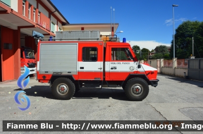 Iveco VM90
Vigili del Fuoco
Comando Provinciale di Pordenone
Distaccamento Permanente di San Vito al Tagliamento
Polisoccorso allestimento Baribbi
VF 16489
Parole chiave: Iveco VM90 VF16489